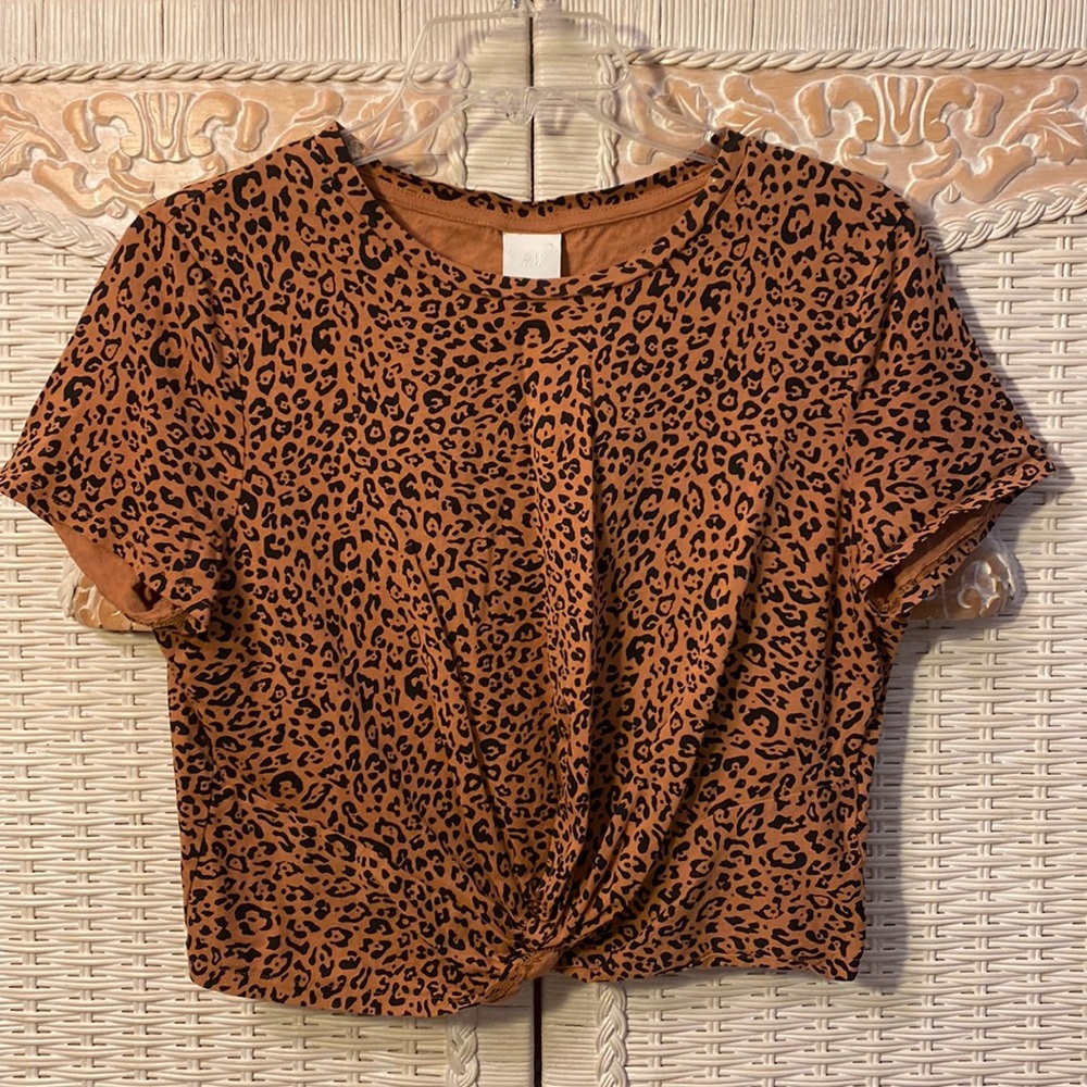 H&M leopard print crop top 🐆